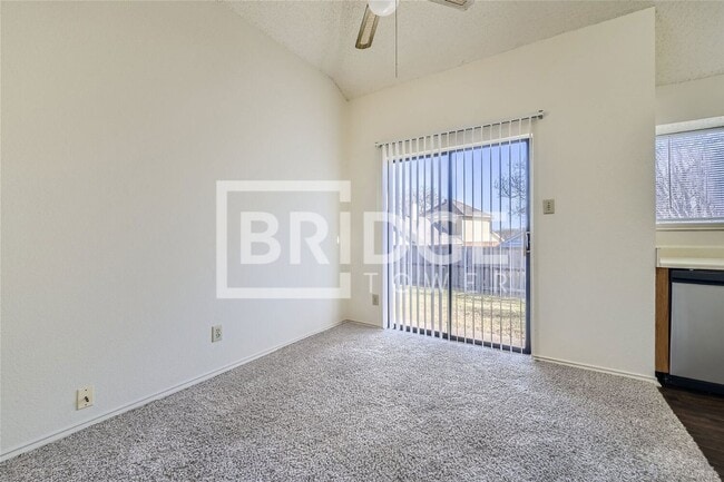 Photo - 905 Boxwood Dr