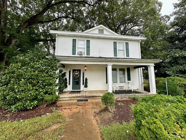Building Photo - Southern Charm Rental