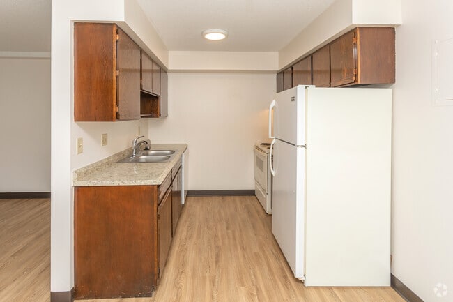 1BR, 1BA - 825SF (Wood floors this unit only)