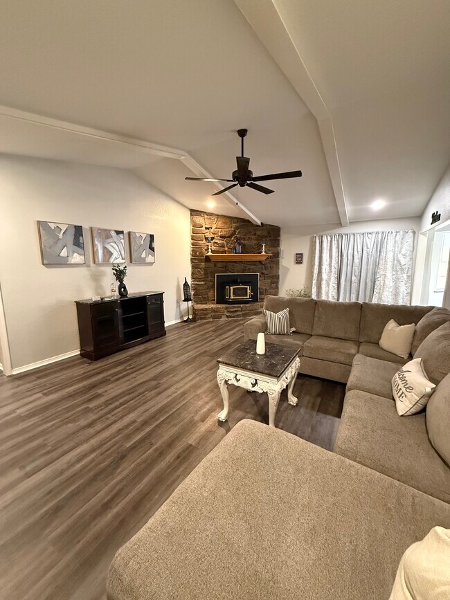 Photo - 1408 N Juniper Ave