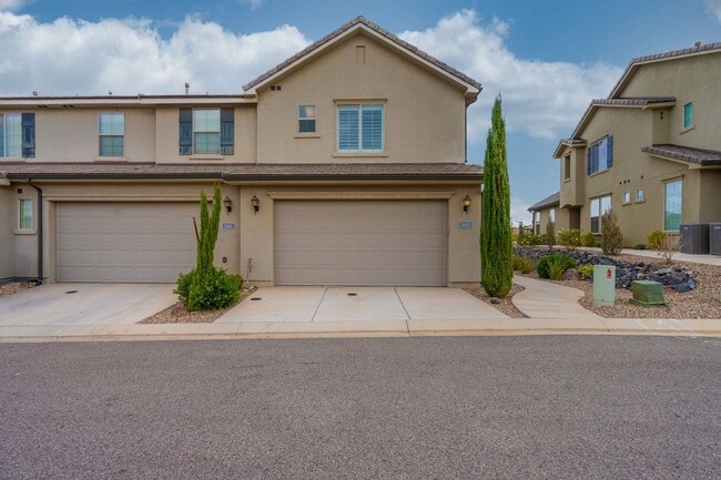 Building Photo - Newer Home in Prime Location with Spacious Layout & Two Living Areas