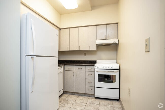 2BR , 1BA - 635 SF