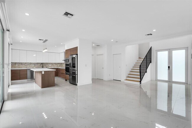 Photo - 2510 SW 2nd Ave