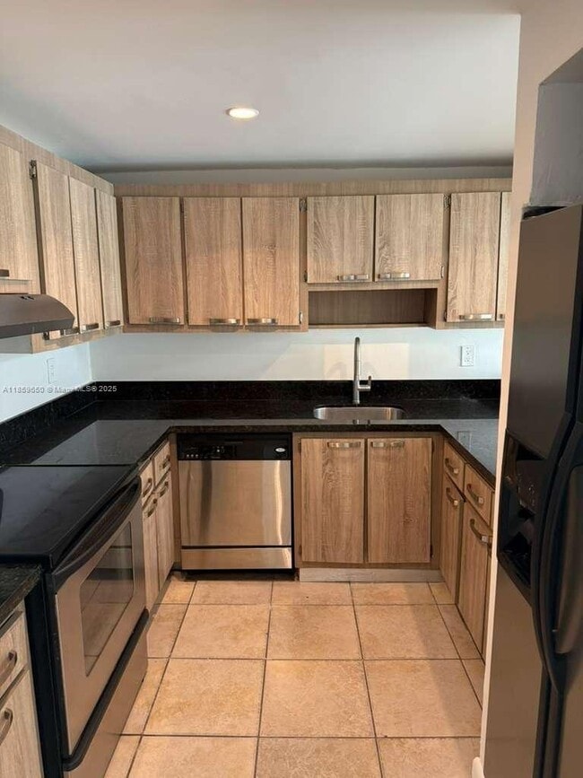 Building Photo - 6930 Miami Gardens Dr Unit 1-115 Rental
