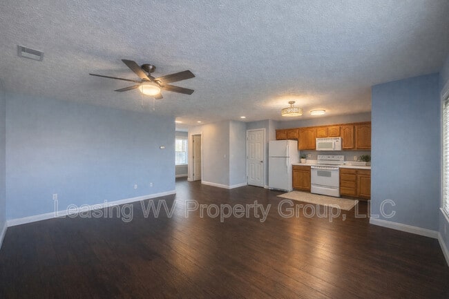 Photo - 3172 Putnam Ave