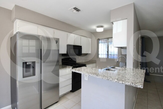 Building Photo - 9021 W Elm St Rental