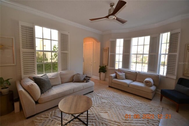 2405 Victoria Gardens Ln