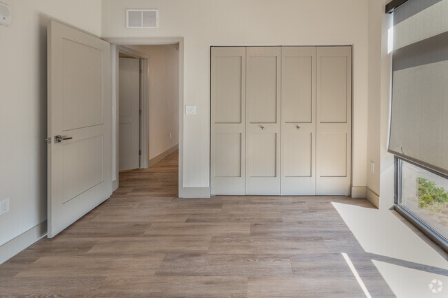 2BR, 2BA-1,038SF - 2B-Bedroom