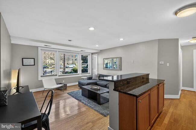 Photo - 4840 MacArthur Blvd NW Unit 408