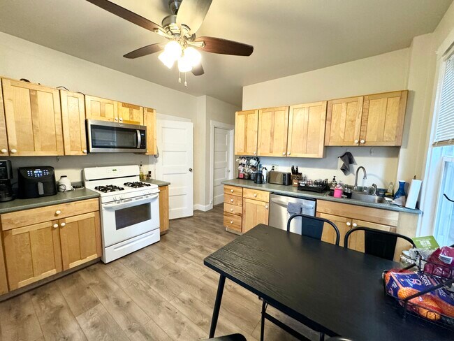 Photo - 77 Hillside St