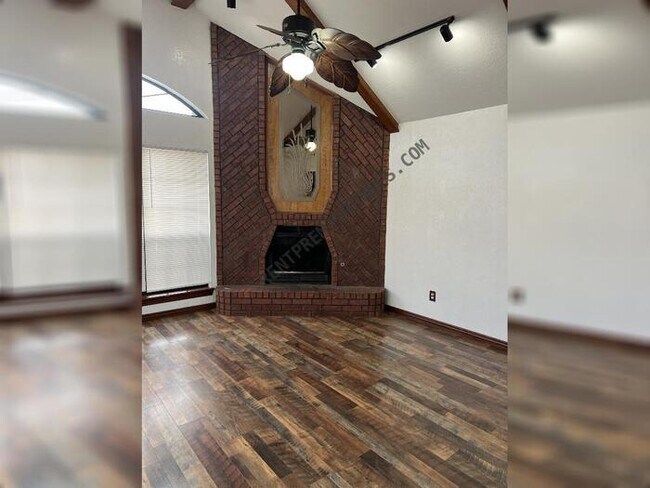 Photo - 805 Woodward Ave