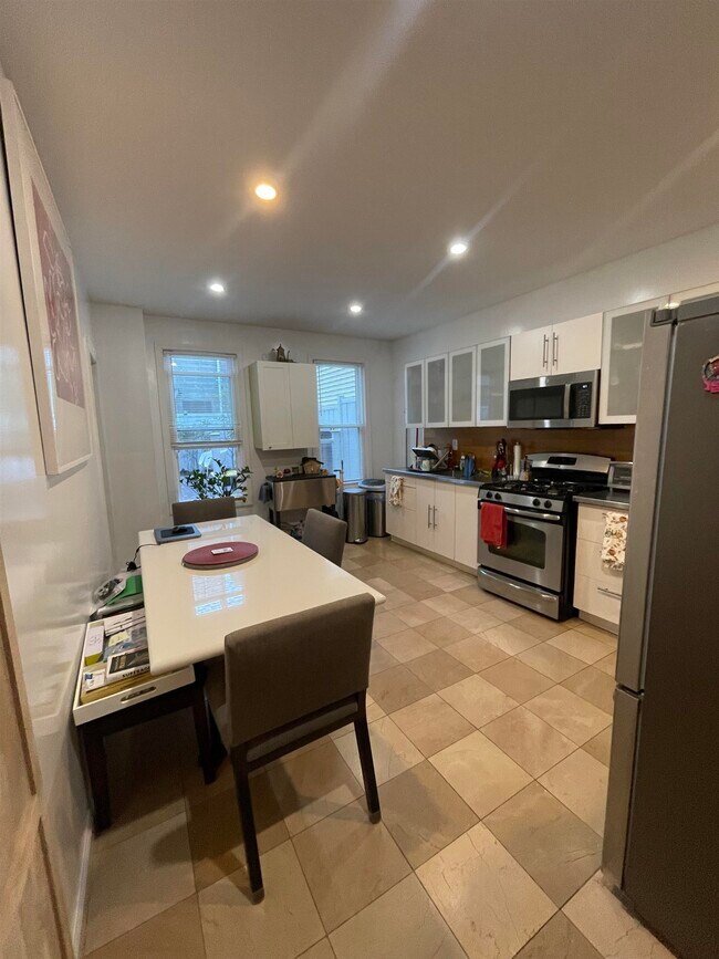 Photo - 265-267 Cambridge Ave Unidad 1