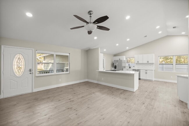 Photo - Newly remodeled Lovely 3-bed 2 Bath Home in desirable Location!!