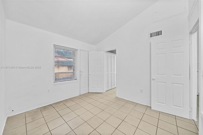 Building Photo - 840 SW 7th St Unit 844 Rental