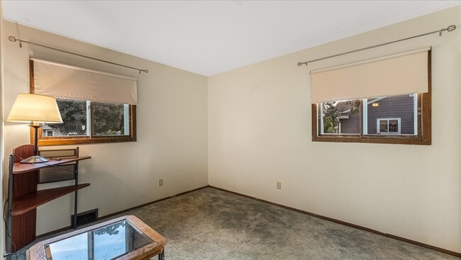 Photo - 880 2nd St NW