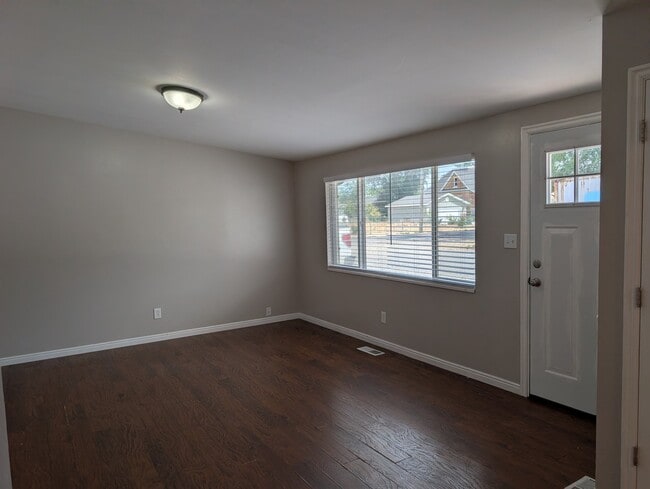 Photo - 141 N Hale St