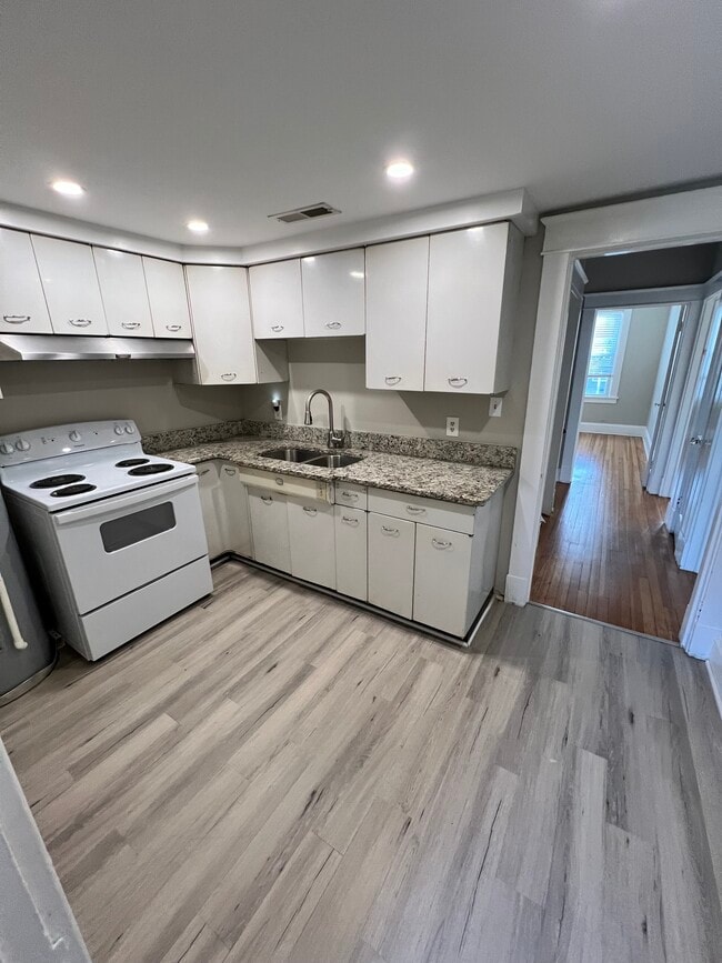 Photo - 4812 Chamberlayne Ave