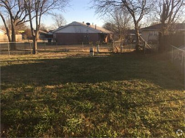 Building Photo - Beautiful duplex in Moore for rent! Rental