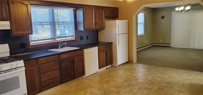 Photo - 1381 Mineral Spring Ave