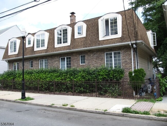 Building Photo - 119 Valley Rd Unit 2B-2B Rental