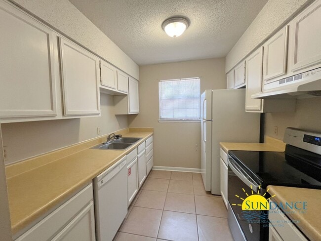 828 Shadow Ln