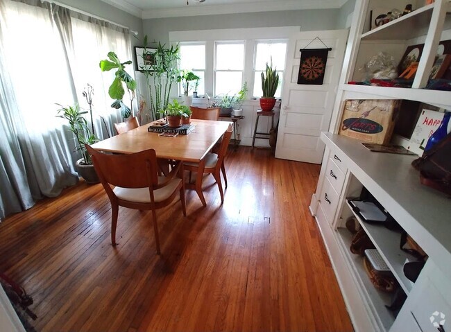 Building Photo - 4546 Kingswell Ave Rental