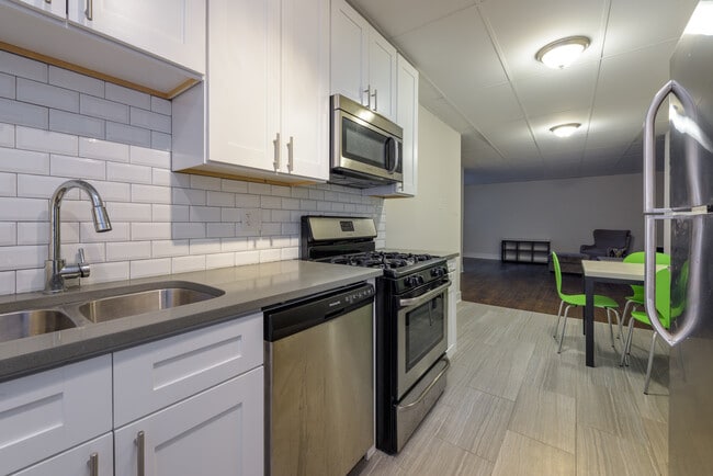 Building Photo - The Trilogy at Hyde Park Rental