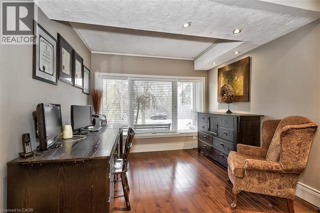 Photo - 5 Bayview Ave