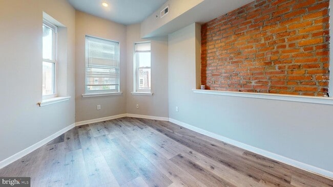 Building Photo - 2217 N 33rd St Rental