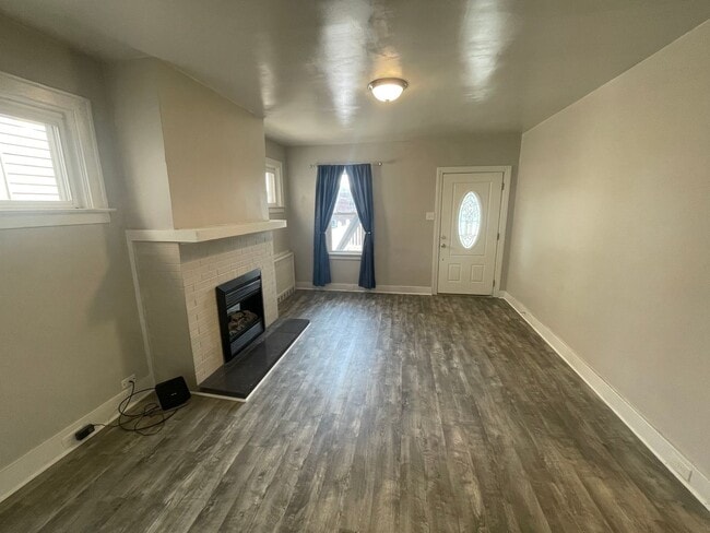 Photo - Spacious 3 Bedroom Home with Full finished Basement and Detached Garage!