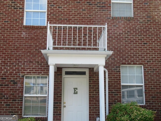 Photo - 110 Mechanic St SE