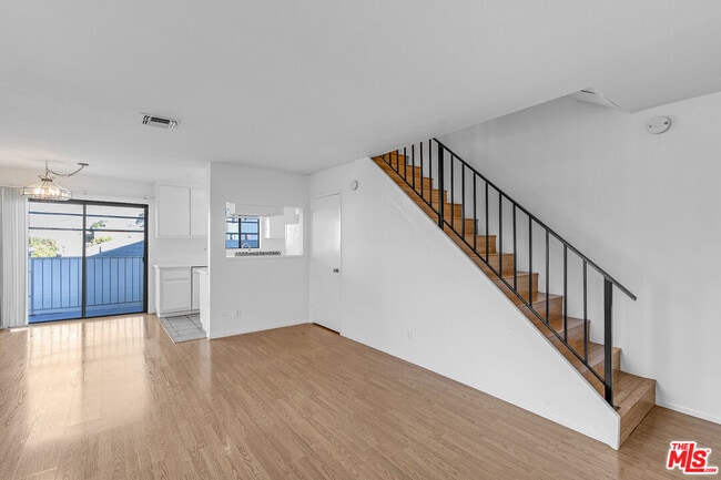 Photo - 2490 Purdue Ave Unidad 7