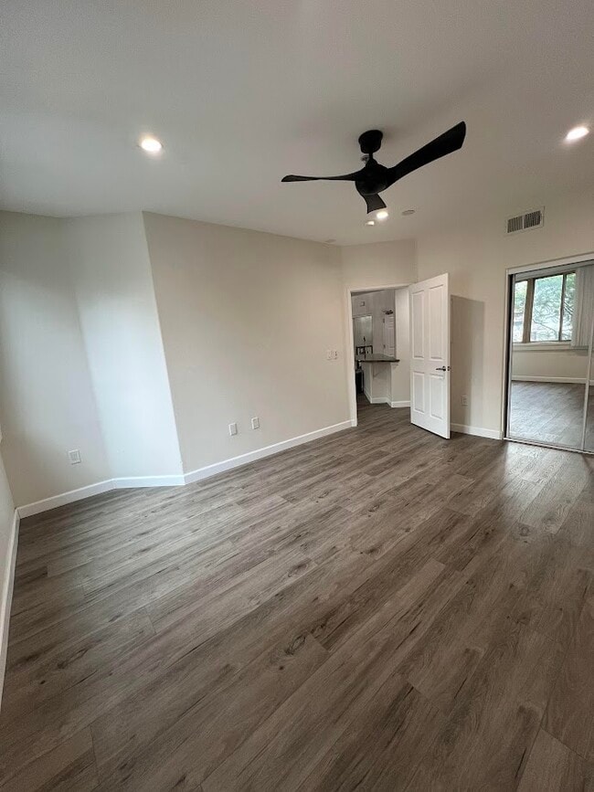 Dormitorio - 1501 Front St