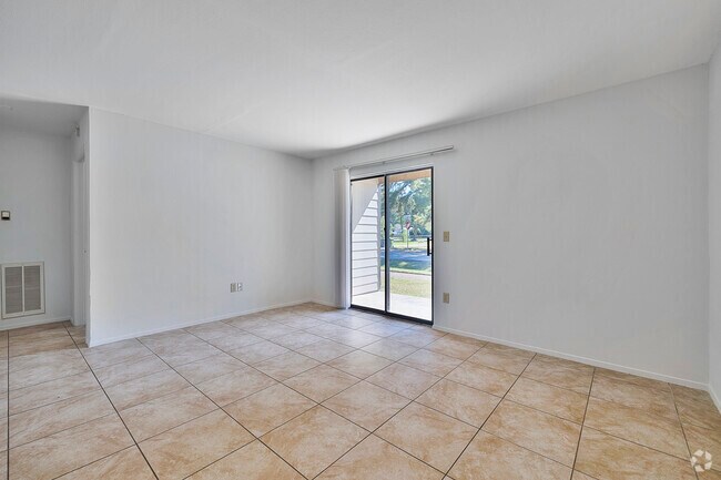 1BR, 1BA - 750SF - Living Room