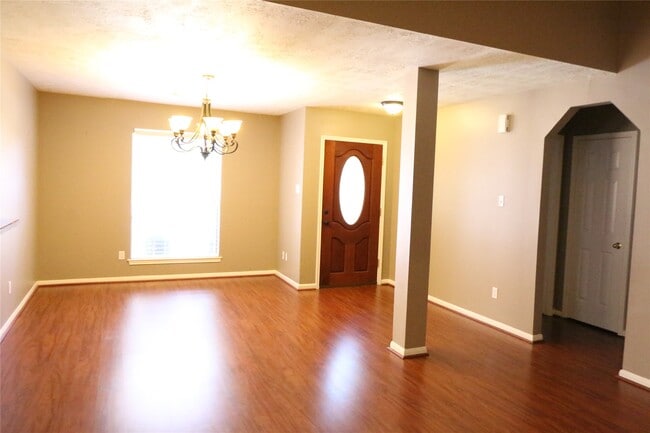 Building Photo - 10811 Burkes Garden Dr Rental