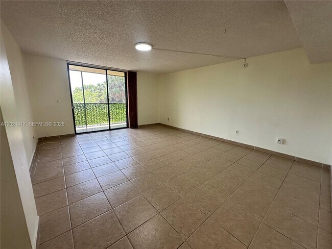 8635 NW 8th St Unit 320