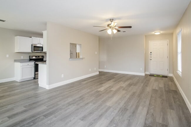 Photo - 809 Bushmills Ct