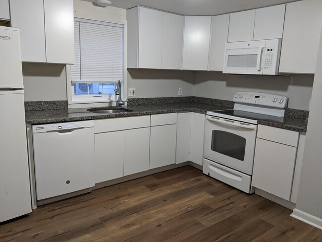 Building Photo - 64 Center St