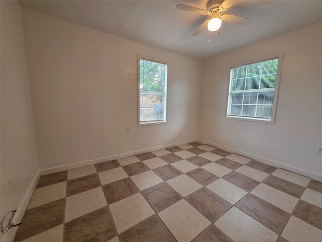 Photo - 207 Bryan St