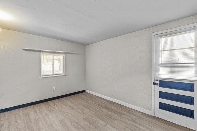 Building Photo - 1395 Bluebird Dr