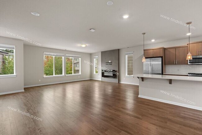 Modern 3-Bedroom Home with Spacious Bonus Room in Desirable Happy Valley!