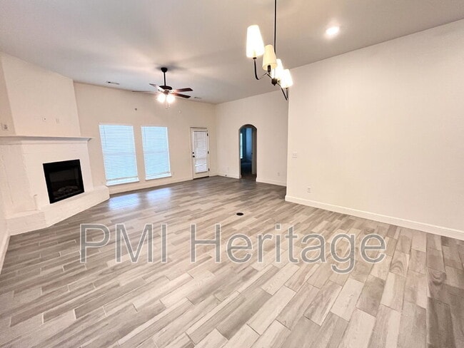 Photo - 6002 NW Meade St