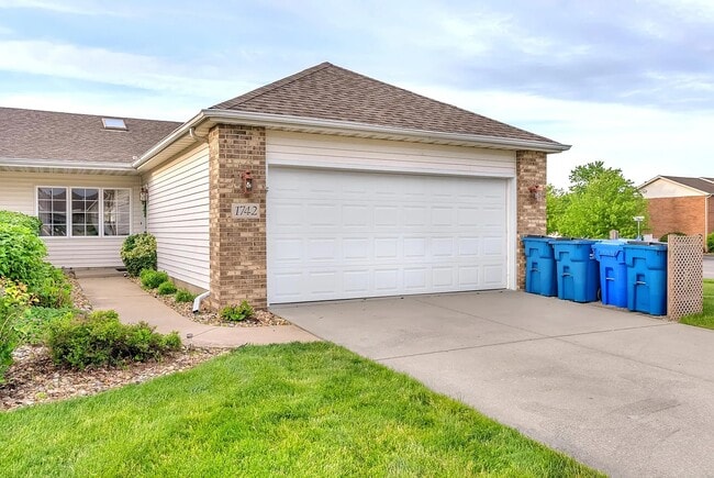 Photo - 1742 Dogwood Dr