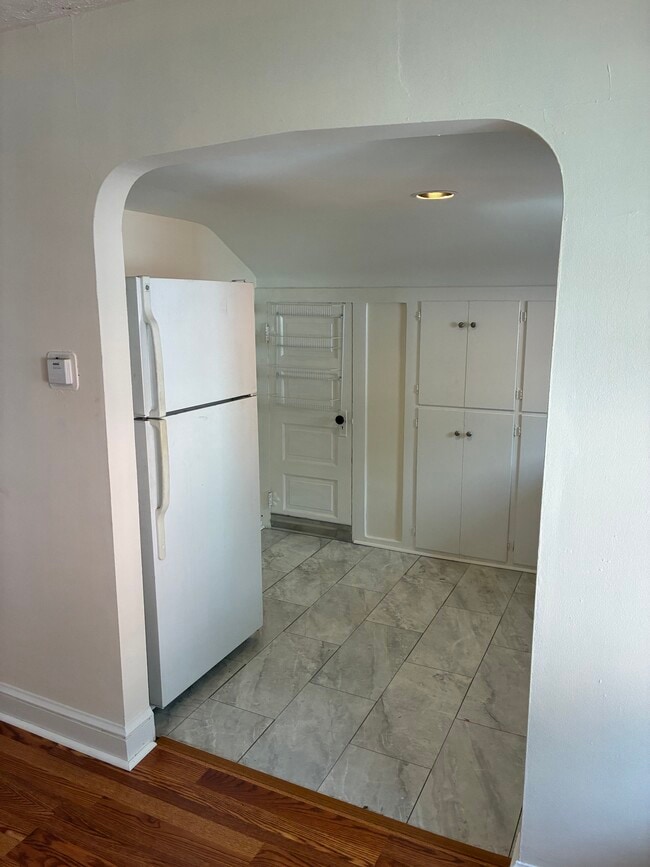 Kitchen - 2109 Walnut St Unit 2nd Floor A