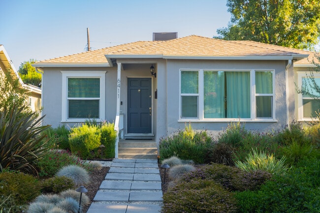 Building Photo - 6411 Hesperia Ave Rental