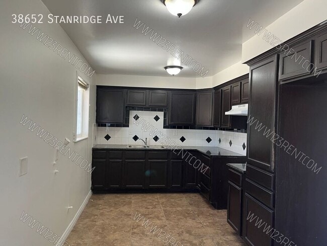 Photo - 38652 Stanridge Ave