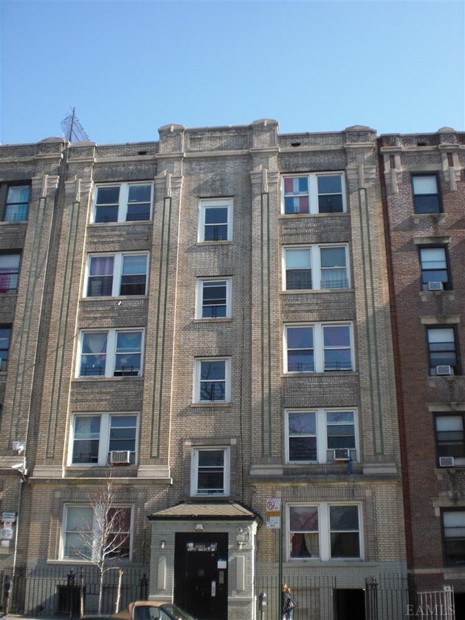 Photo - 2538 Creston Ave