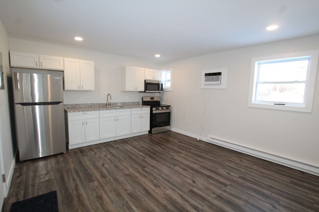 Building Photo - Beautifully remodeled and completed 1 bedr... Unit 14311 Rt. 9W - 3 Rental