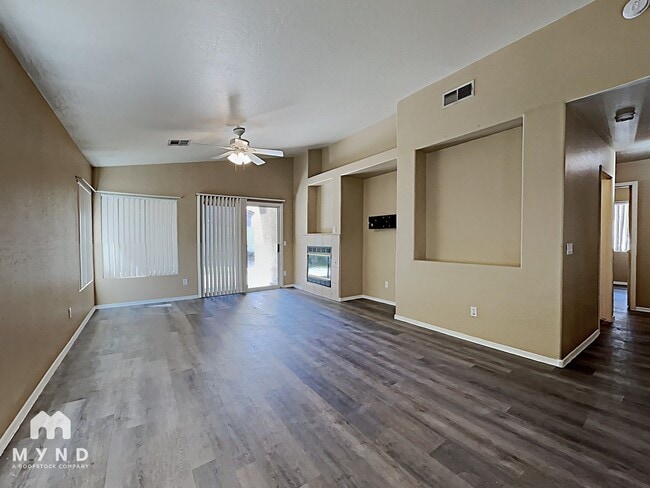Photo - 685 E Cantebria Dr