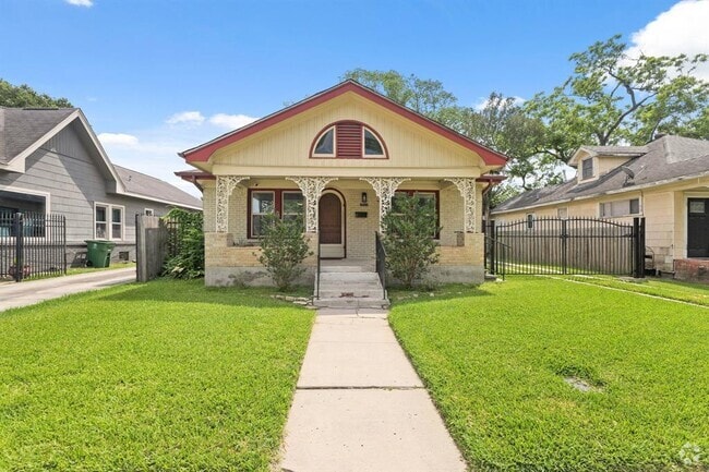 Building Photo - 1531 Elliott St Rental